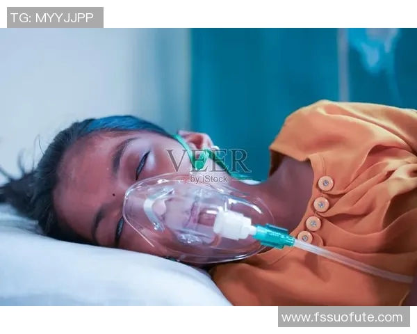 足球明星戴氧气面罩揭秘高海拔训练背后的艰辛与挑战