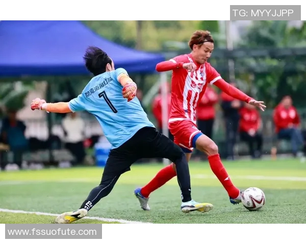 足球明星表情包传递爱心与激情让我们一起感受足球的魅力与温暖